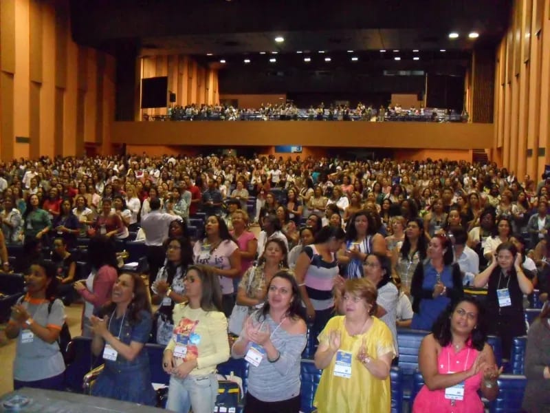 Plateia de educadores no Congresso Internacional de Educação, em Salvador-BA